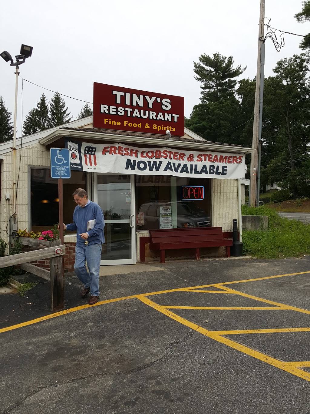 Tinys | restaurant | 2 Groton School Rd, Ayer, MA 01432, USA | 9787722917 OR +1 978-772-2917