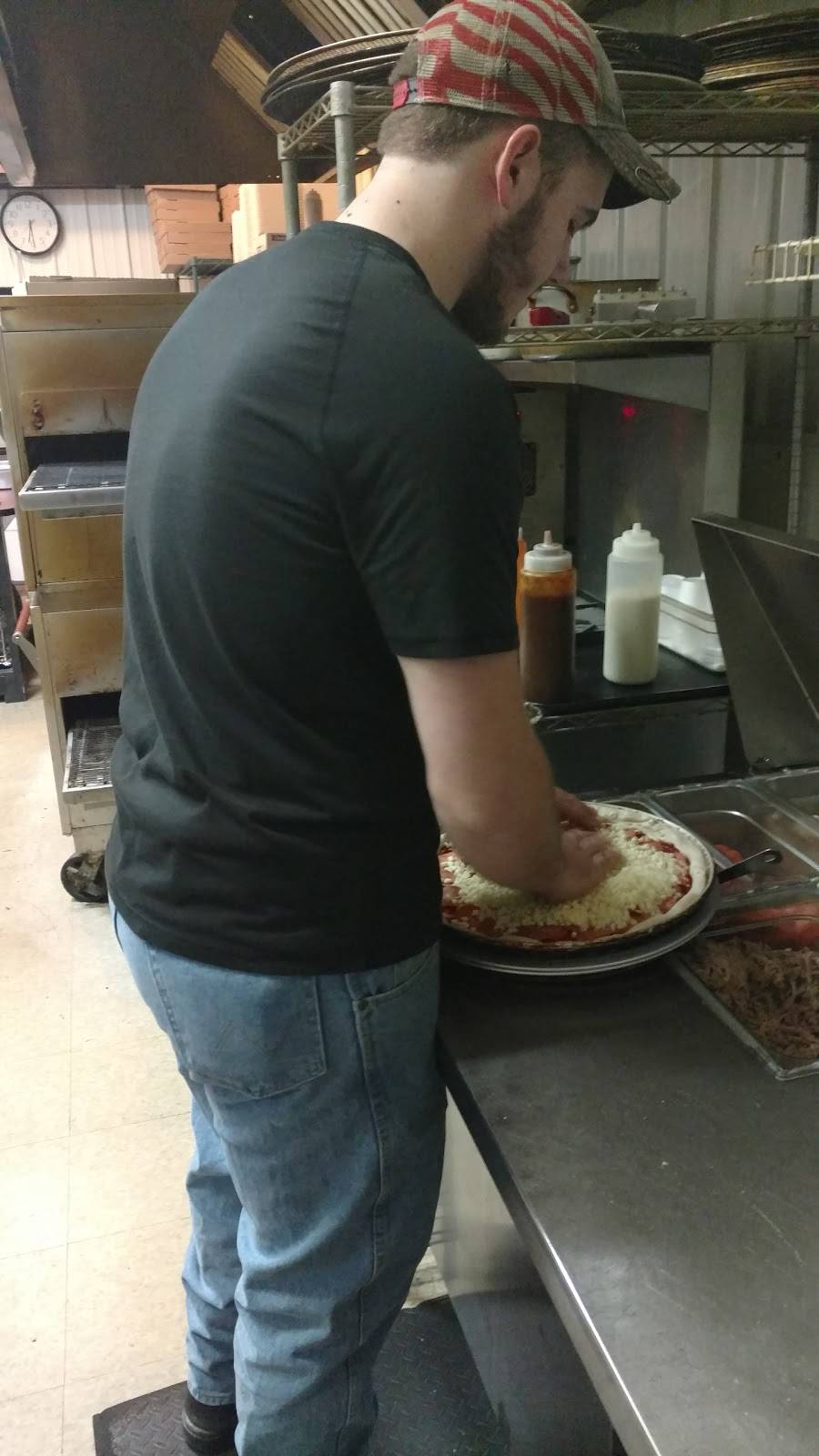 Fat Boys Pizza | restaurant | 415 Main St, Montgomery, IN 47558, USA | 8124863700 OR +1 812-486-3700