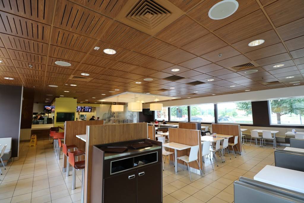 McDonalds | cafe | 2205 W Jonathan Moore Pike, Columbus, IN 47201, USA | 8123721173 OR +1 812-372-1173