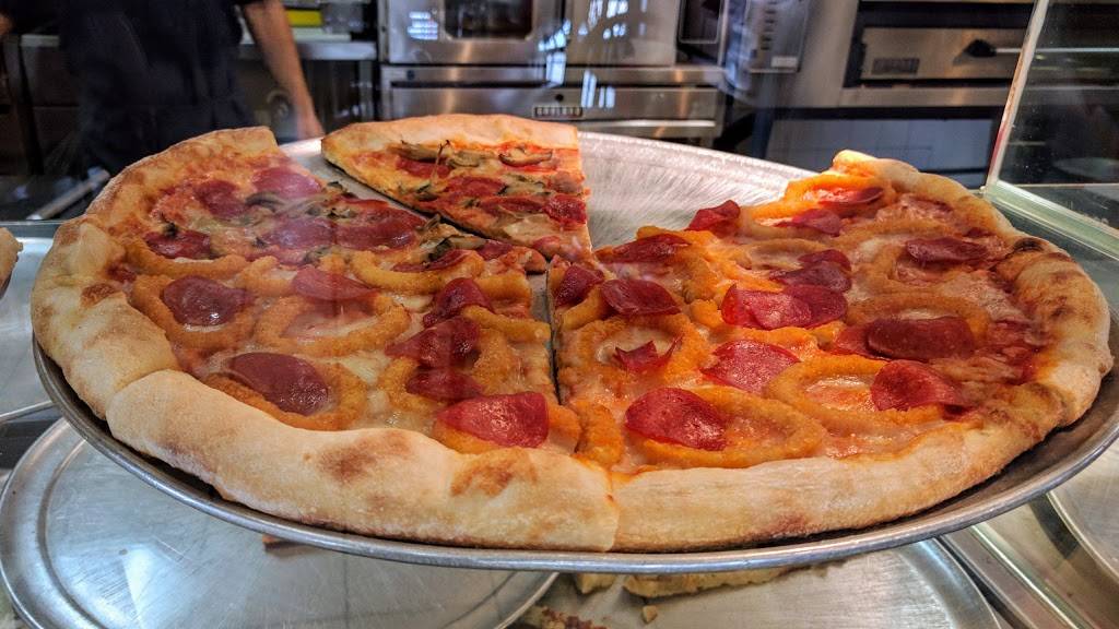 Ninos Pizza & Restaurant | restaurant | 6194 Edgewater Dr, Orlando, FL 32810, USA | 4072537363 OR +1 407-253-7363