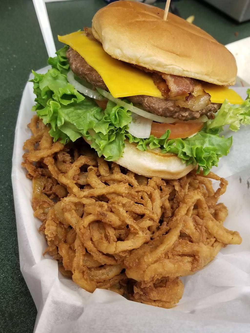 Sundaes Fast Food | restaurant | 117 Hwy RB, Stockton, MO 65785, USA | 4172764929 OR +1 417-276-4929