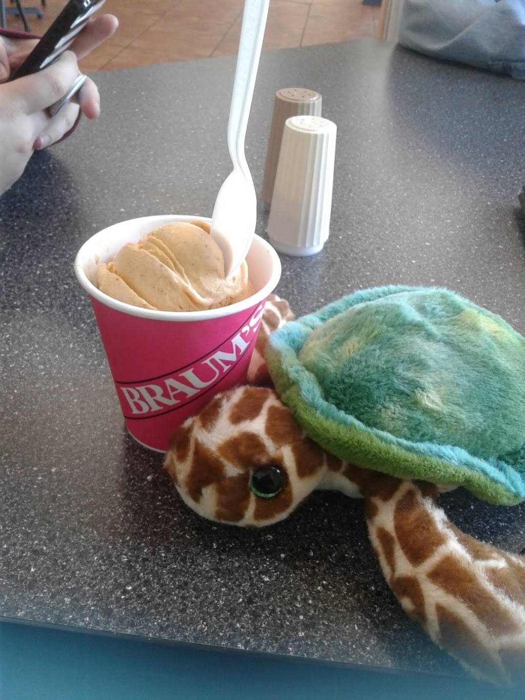 Braums Ice Cream & Burger Restaurant | restaurant | 3501 N Rangeline Rd, Joplin, MO 64801, USA | 4176235113 OR +1 417-623-5113