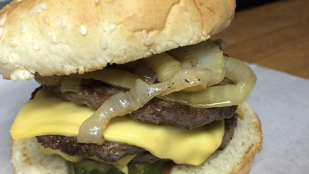 Mickeys Hot Dogs | restaurant | 6800 W 111th St, Worth, IL 60482, USA | 7083614055 OR +1 708-361-4055