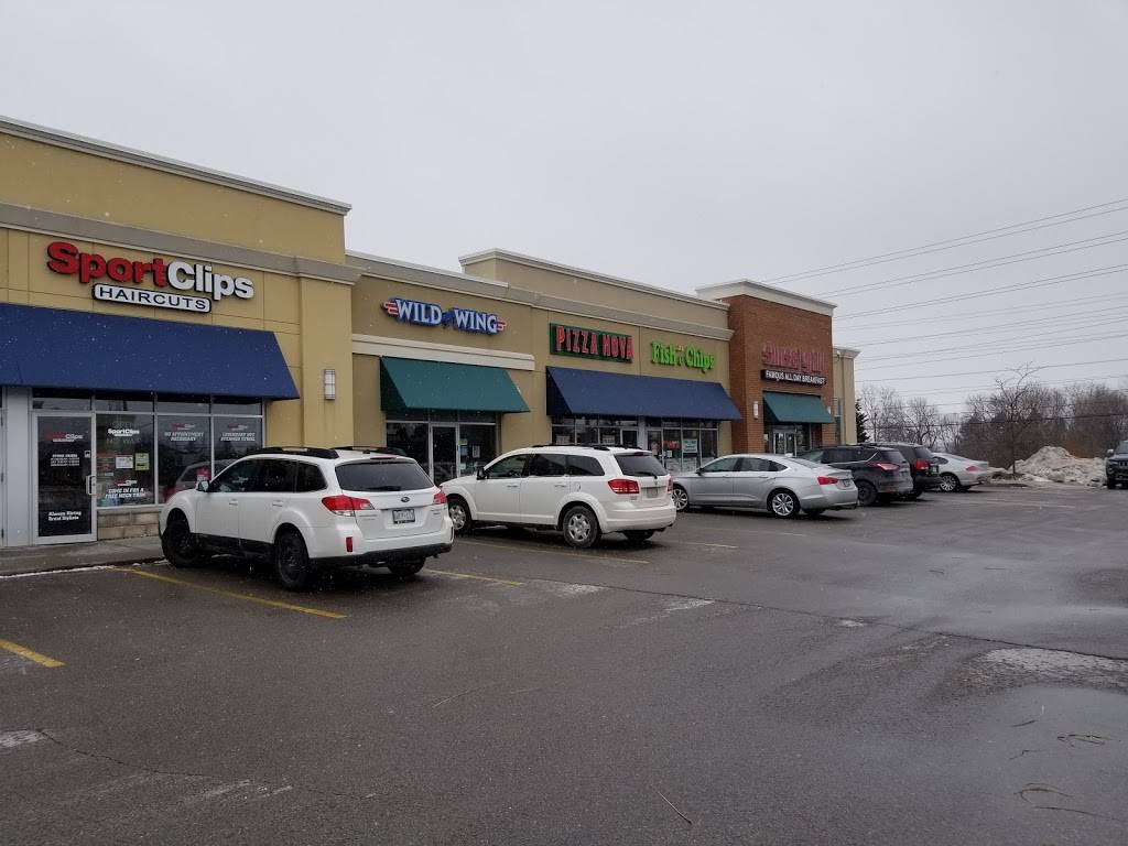 Wild Wing | restaurant | 17205 Leslie St #4, Newmarket, ON L3Y 8E4, Canada | 9058366400 OR +1 905-836-6400