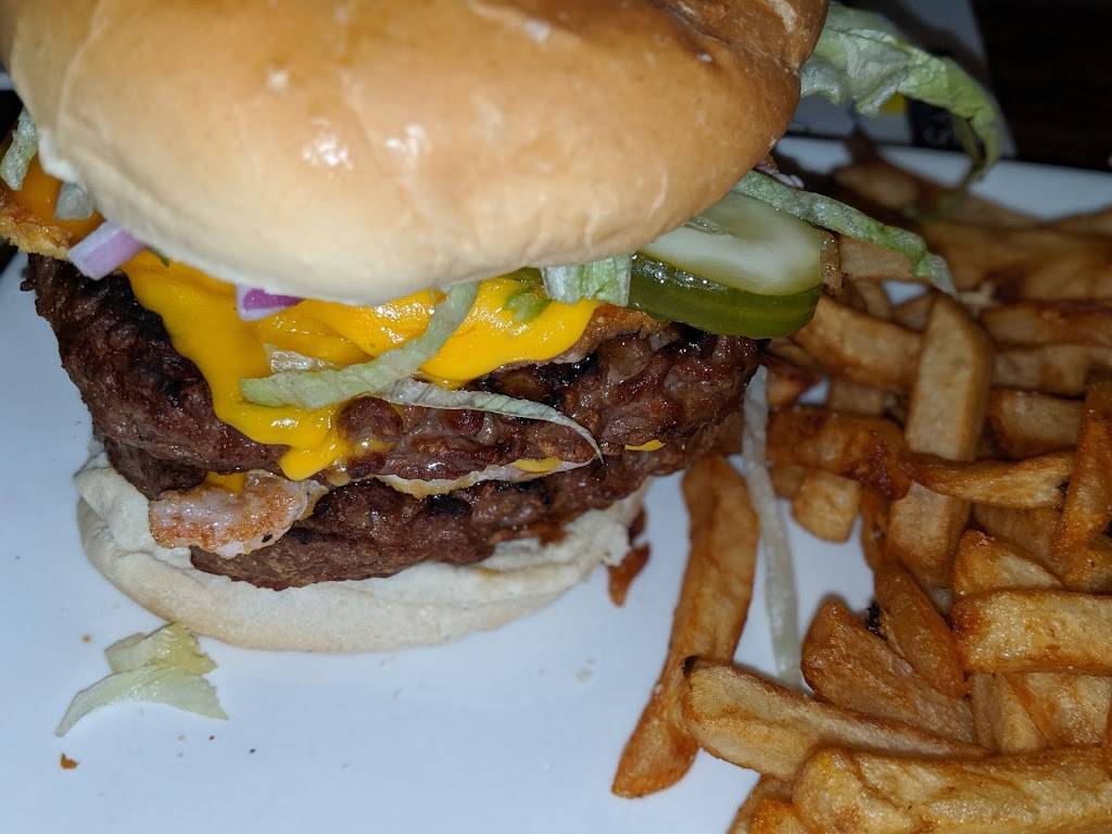 Rileys Pub | restaurant | 251 George St N, Peterborough, ON K9J 3G9, Canada | 7057500375 OR +1 705-750-0375