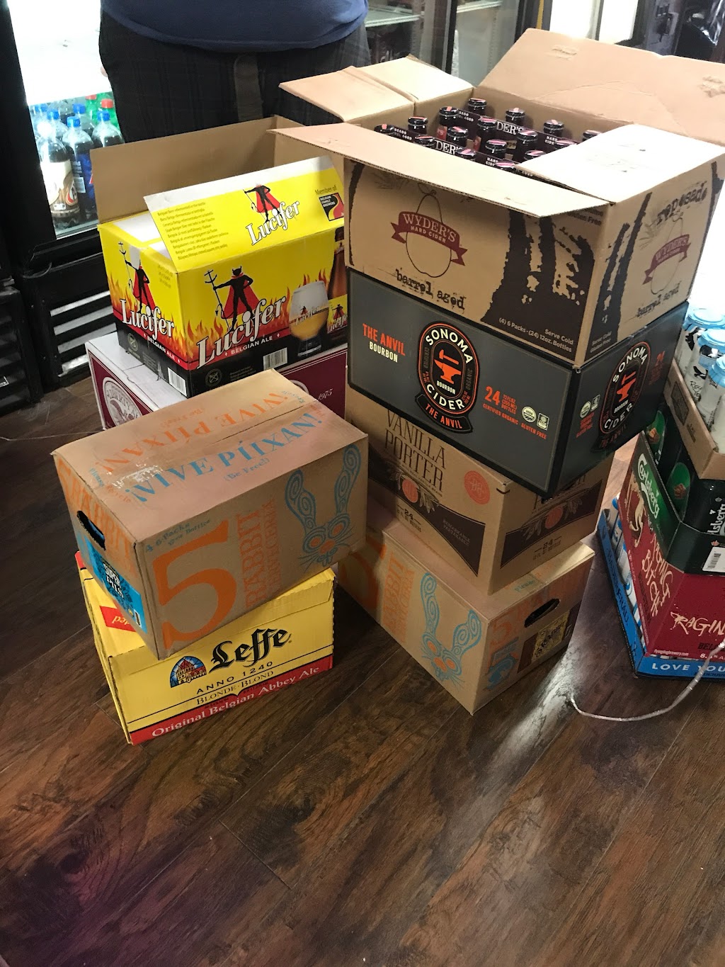 Hellas Gyros | restaurant | 1133 W Bryn Mawr Ave, Chicago, IL 60660, USA | 7737283950 OR +1 773-728-3950