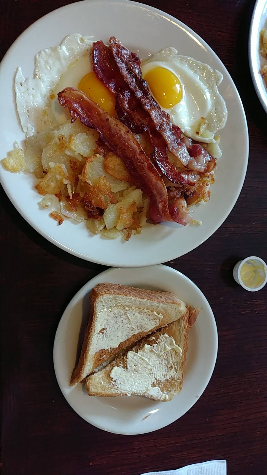 The Nest Restaurant | restaurant | 3701 Liberty Ave, Vermilion, OH 44089, USA | 4409673763 OR +1 440-967-3763