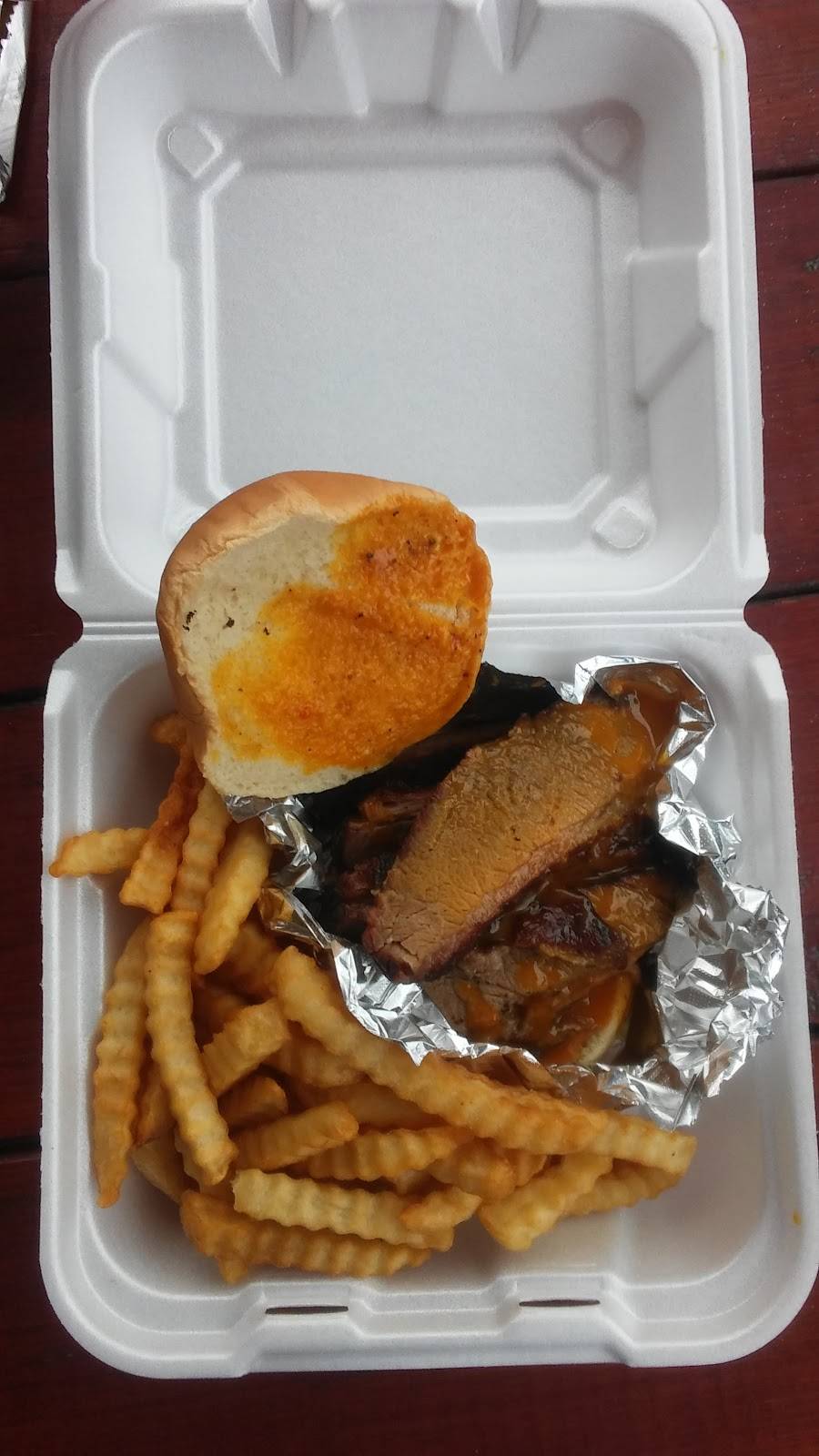 Finger Lickin BBQ & Wings | restaurant | 218 N Orange St, New Smyrna Beach, FL 32168, USA | 3864103427 OR +1 386-410-3427