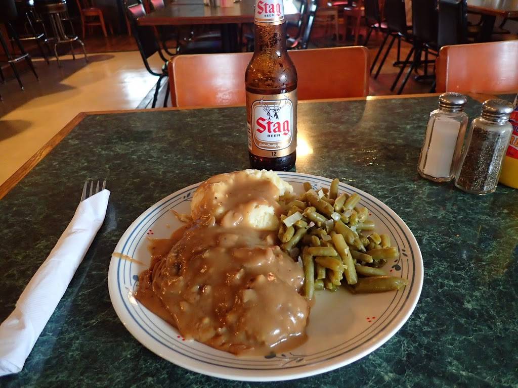 Faye Inn | restaurant | 2503 Main Ave, Mascoutah, IL 62258, USA | 6186772060 OR +1 618-677-2060