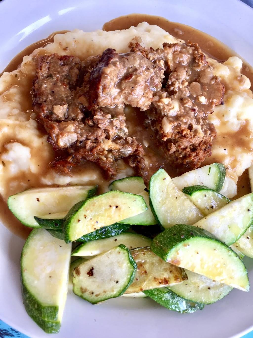 Pilots Cove Cafe | restaurant | 199 Airport Rd, Sanford, ME 04073, USA | 2078501183 OR +1 207-850-1183