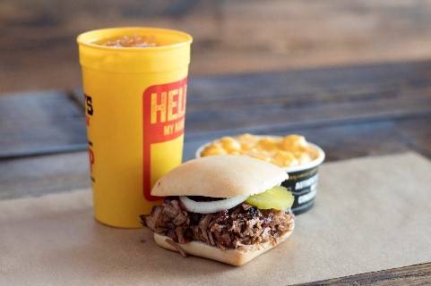 Dickeys Barbecue Pit | restaurant | 2815 W Peoria Ave, Phoenix, AZ 85029, USA | 6026033377 OR +1 602-603-3377