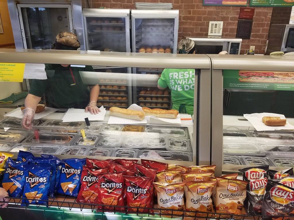 Subway | restaurant | 762 Cosby Hwy, Newport, TN 37821, USA | 4236257700 OR +1 423-625-7700