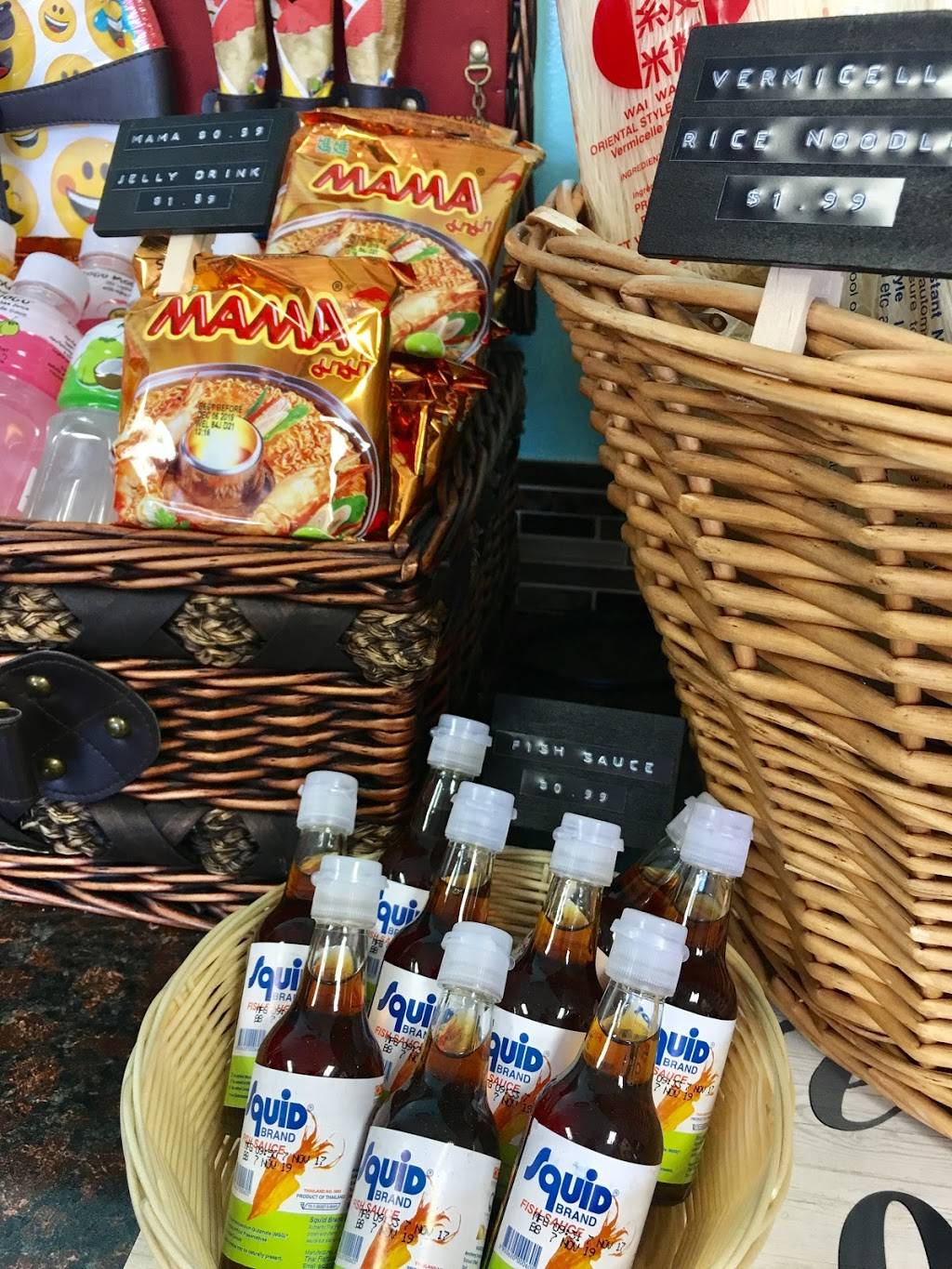 Thai Twist Deli | restaurant | 1055 Eldridge Rd Ste 400, Sugar Land, TX 77478, USA | 7132983208 OR +1 713-298-3208