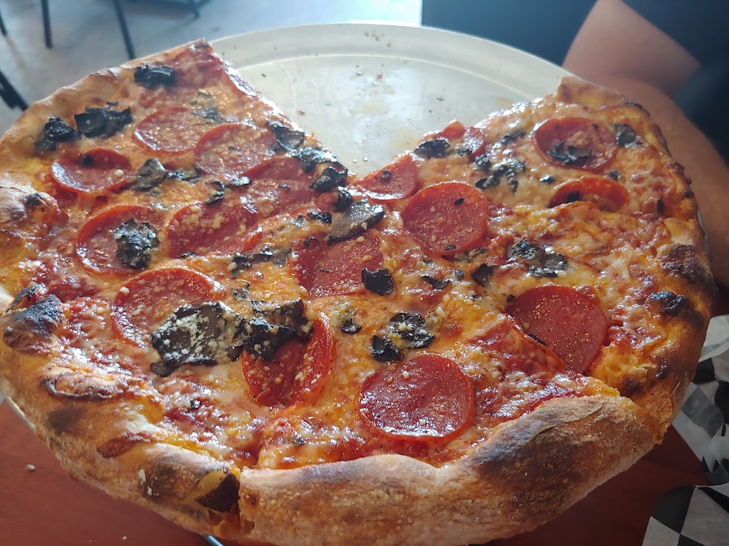 Penrose Pizzeria & Pub | restaurant | 103 Broadway, Penrose, CO 81240, USA | 7197847346 OR +1 719-784-7346