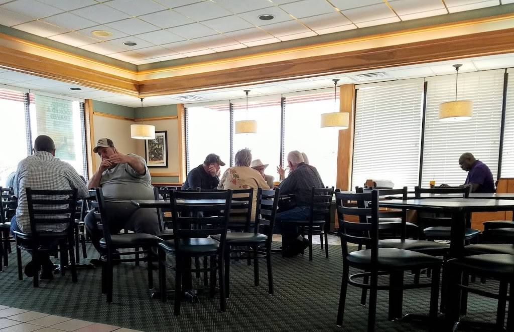 Bojangles Famous Chicken n Biscuits | restaurant | 101 W Nashville Dr, Nashville, NC 27856, USA | 2524595600 OR +1 252-459-5600