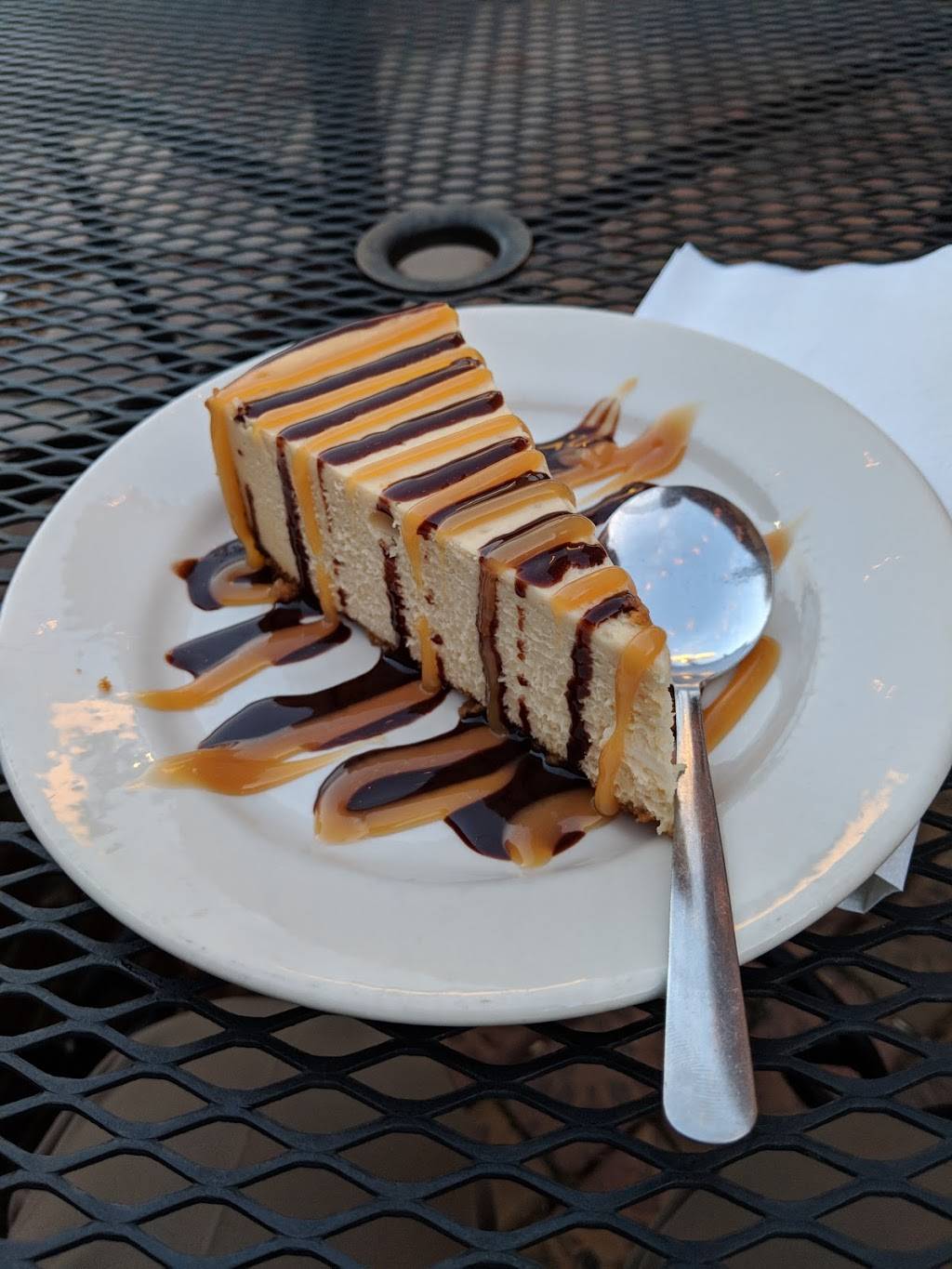 Kellehers Irish Pub & Eatery | restaurant | 619 Southwest Water Street, Peoria, IL 61602, USA | 3096736000 OR +1 309-673-6000