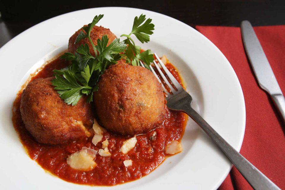 Tony Colombos | restaurant | 208 Sunrise Hwy, Rockville Centre, NY 11570, USA | 5166781996 OR +1 516-678-1996