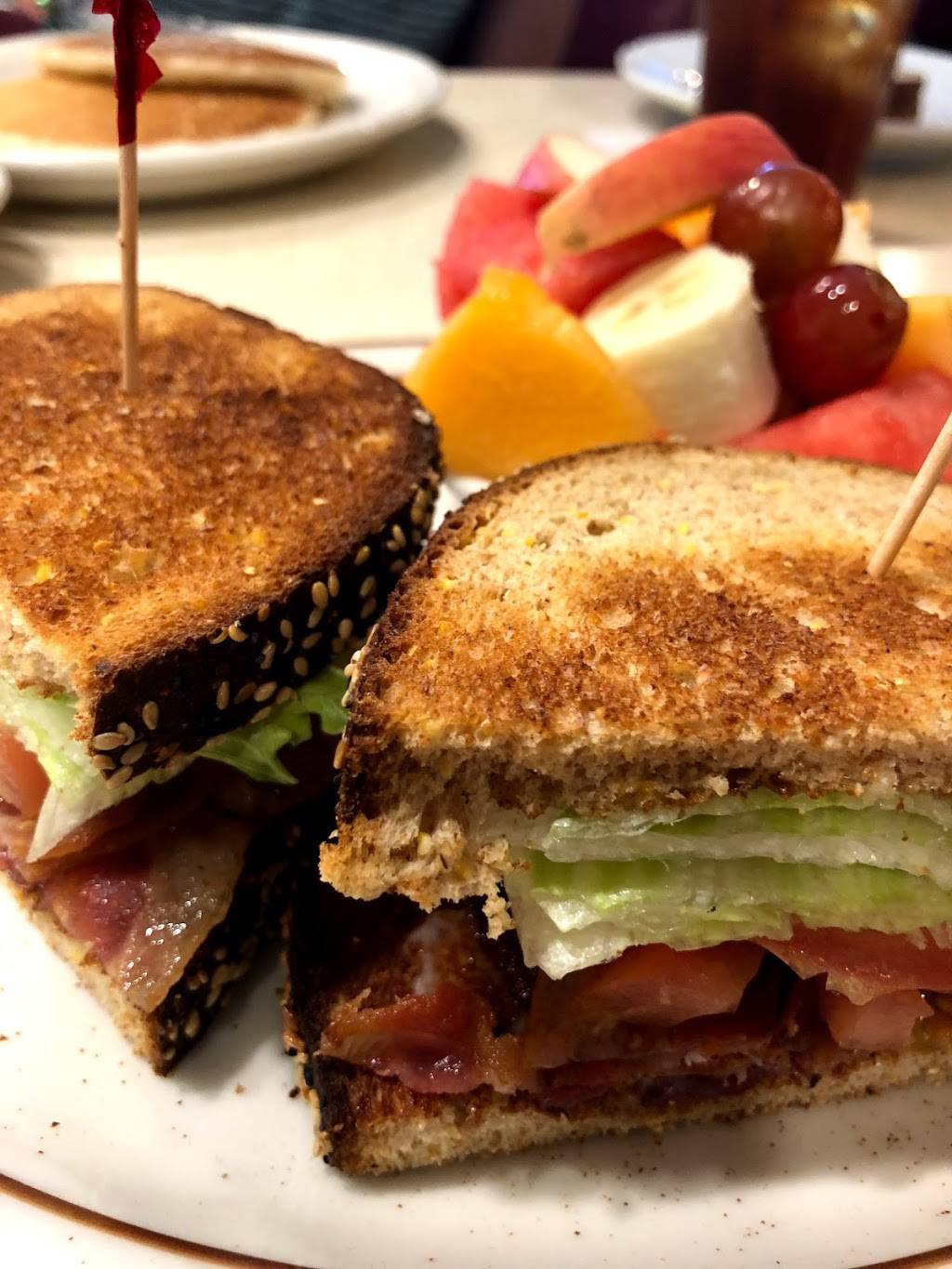 Lilys Cafe | restaurant | 23700 Lyons Ave, Newhall, CA 91321, USA | 6612599656 OR +1 661-259-9656