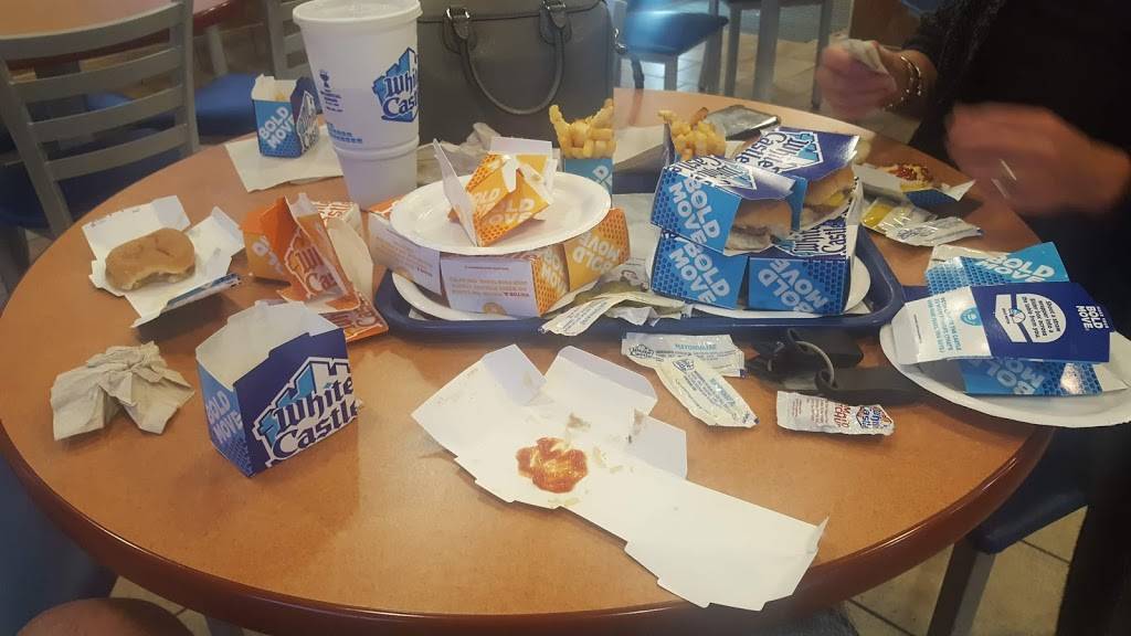 White Castle | restaurant | 3832 E Grand River Ave, Howell, MI 48843, USA | 5175525284 OR +1 517-552-5284