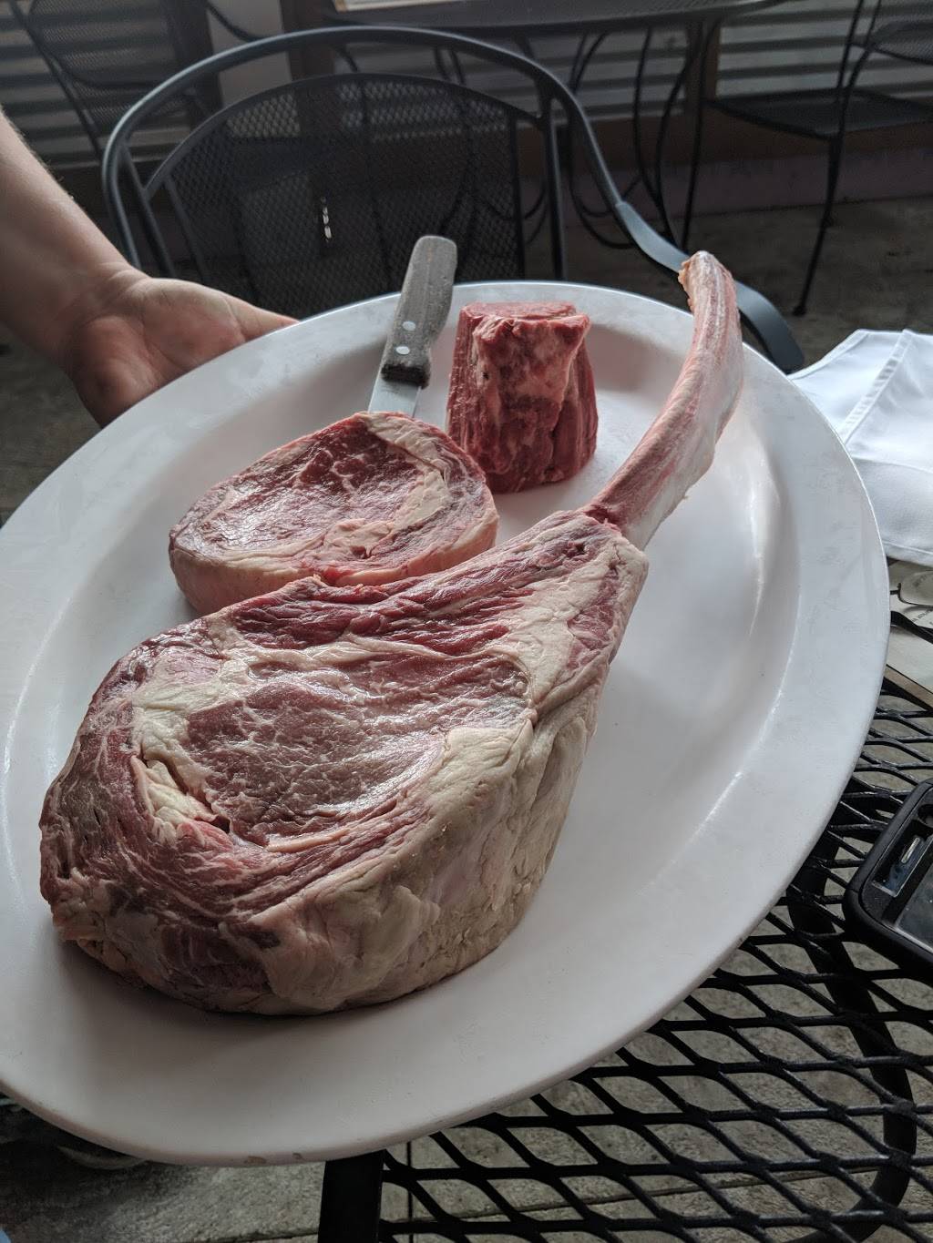 FoxGardin Kitchen & Ale | restaurant | 215 S Main St, Fortville, IN 46040, USA | 3174854085 OR +1 317-485-4085