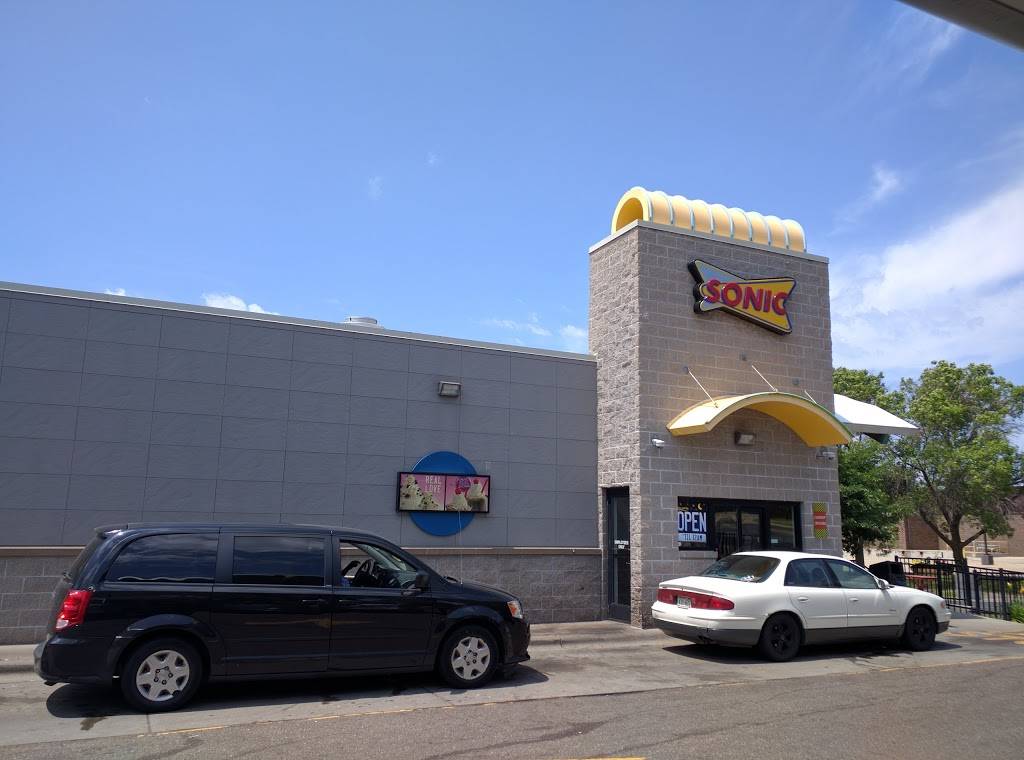 Sonic Drive-In | restaurant | 1960 Suburban Ave, St Paul, MN 55119, USA | 6513799898 OR +1 651-379-9898