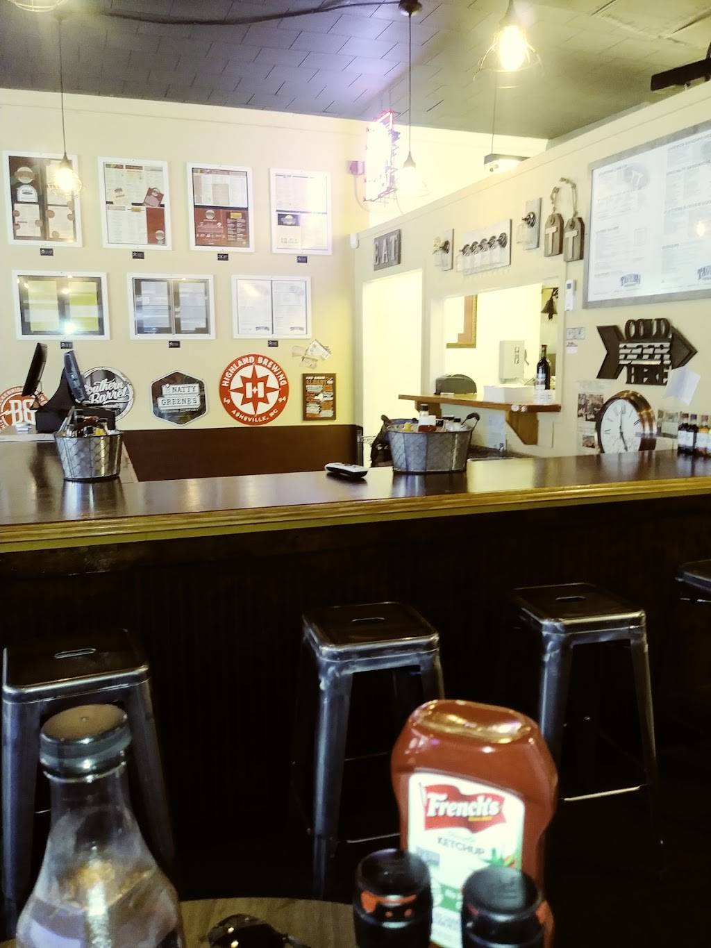 Towne Tavern Express | restaurant | 235 Main St, Fort Mill, SC 29715, USA | 8038021776 OR +1 803-802-1776