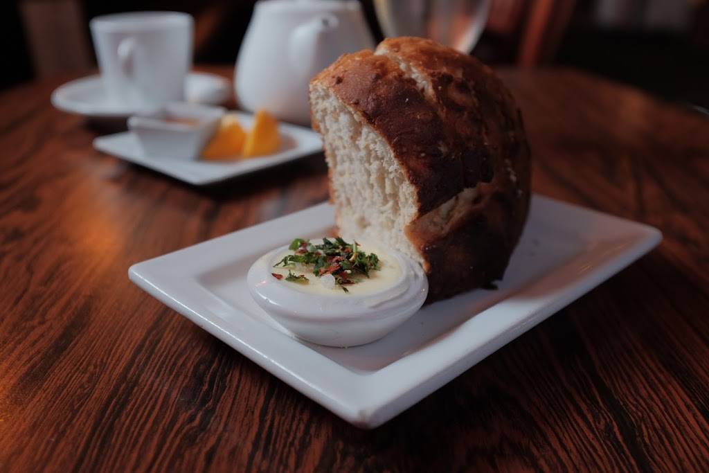 Jack & Charlies | restaurant | 204 E Oak Ave, Visalia, CA 93291, USA | 5597385752 OR +1 559-738-5752