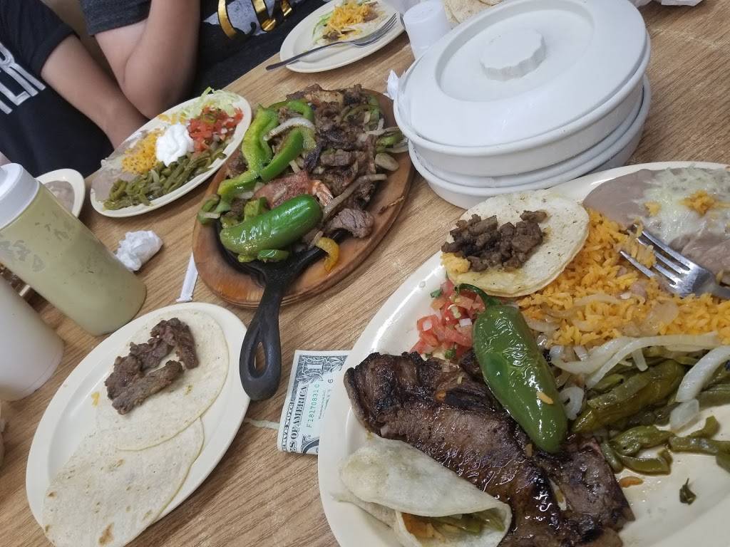 Birrieria Aguinaga | restaurant | 2829 W Northwest Hwy #520, Dallas, TX 75220, USA | 2143532773 OR +1 214-353-2773