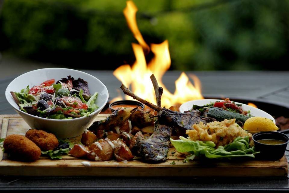 Tablas Woodstone Taverna | restaurant | 15522 Main St, Mill Creek, WA 98012, USA | 4259487654 OR +1 425-948-7654