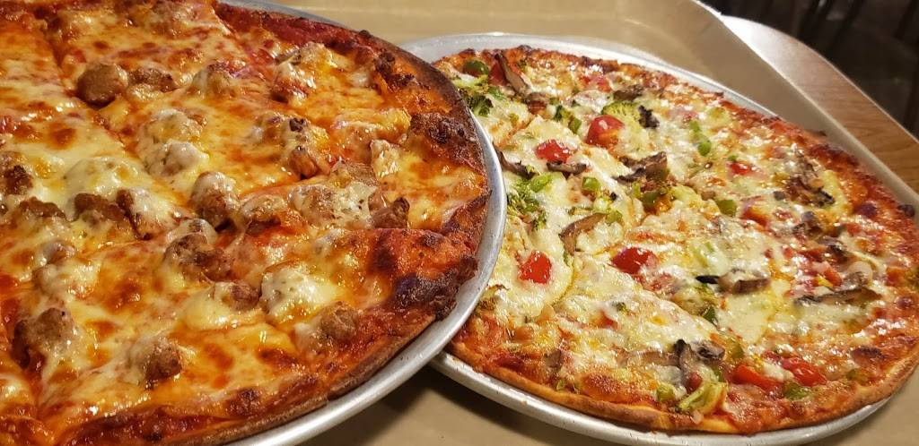 Italian Village | restaurant | 405 S Washington St, Carbondale, IL 62901, USA | 6184576559 OR +1 618-457-6559