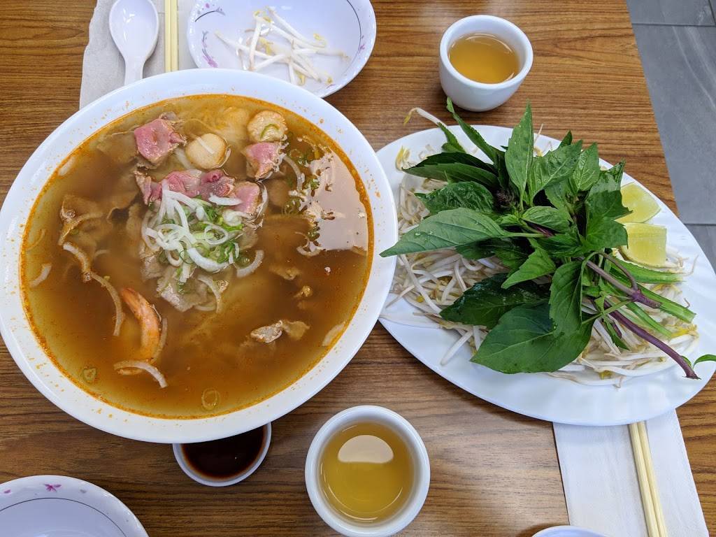 Pho Vietnam K&W | restaurant | 4-28 Cedar St S, Kitchener, ON N2G 3L3, Canada | 5198046738 OR +1 519-804-6738