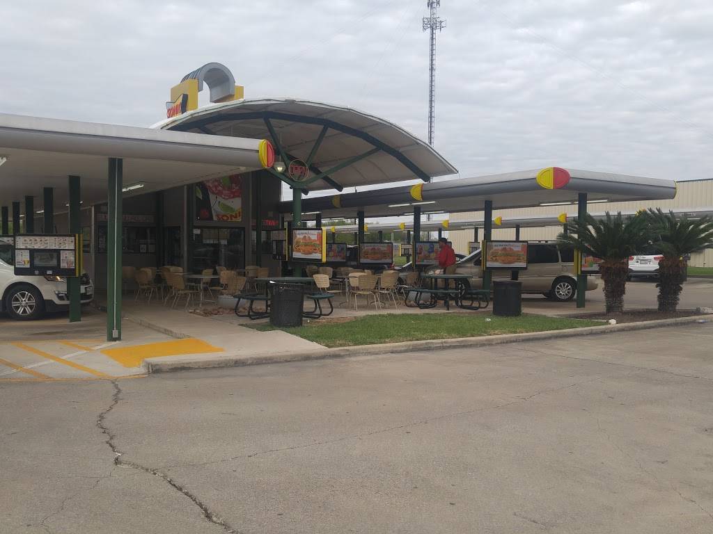Sonic Drive-In | restaurant | 351 Valley Hi Dr, San Antonio, TX 78227, USA | 2106780166 OR +1 210-678-0166
