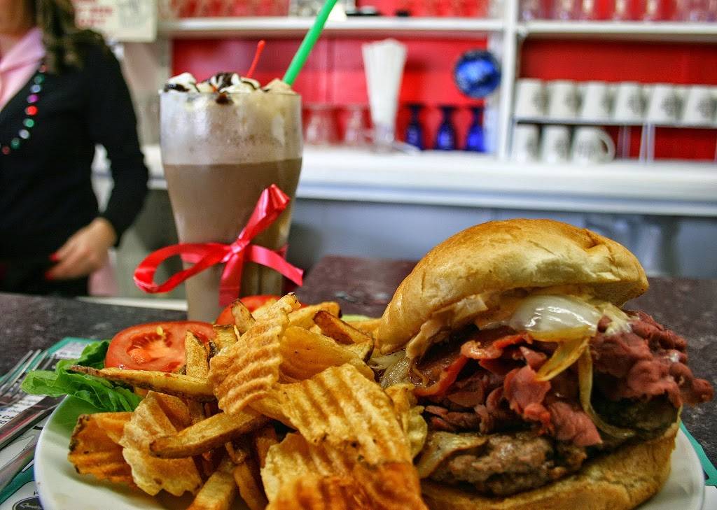 Breens Diner | restaurant | 170 Main St, Pepperell, MA 01463, USA | 9789259043 OR +1 978-925-9043