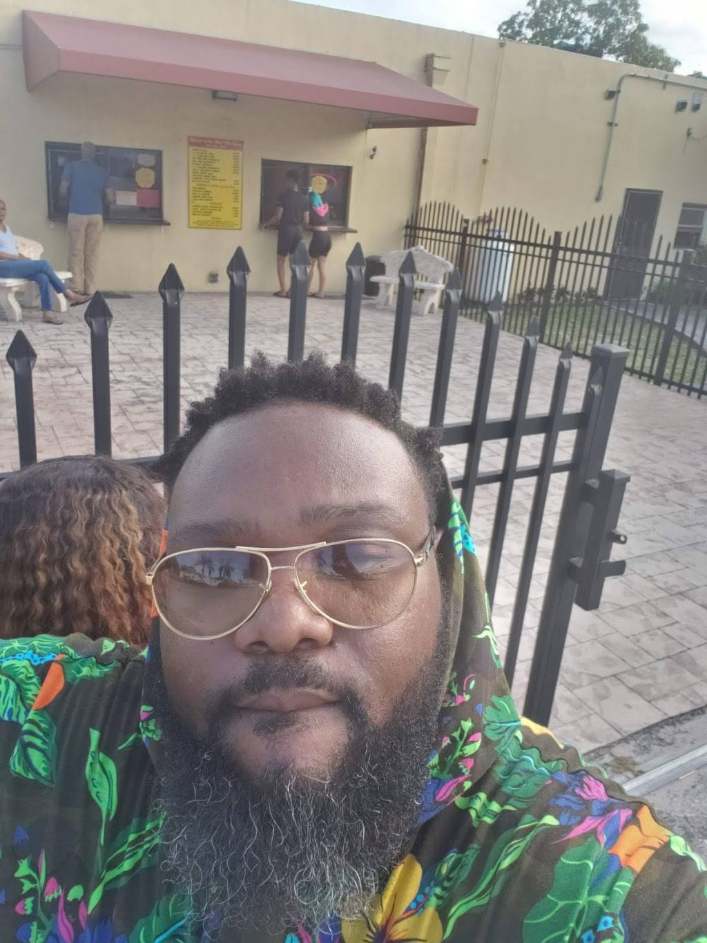 Saint City B-B-Q | restaurant | 9302 NW 22nd Ave, Miami, FL 33147, USA | 3056933877 OR +1 305-693-3877