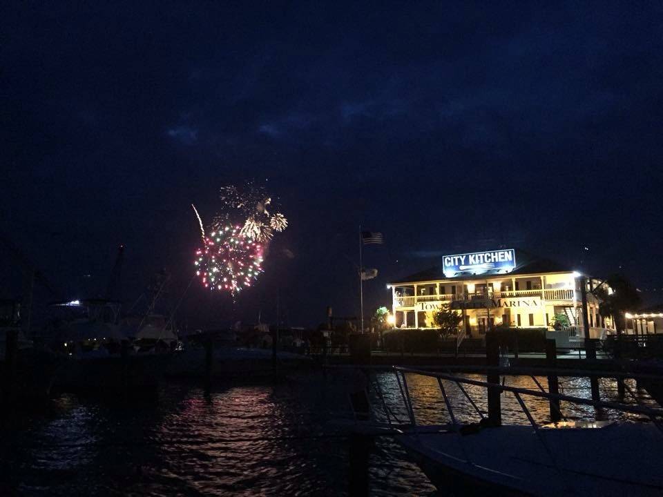 Town Creek Marina | meal takeaway | 114 Town Creek Dr, Beaufort, NC 28516, USA | 2527286111 OR +1 252-728-6111