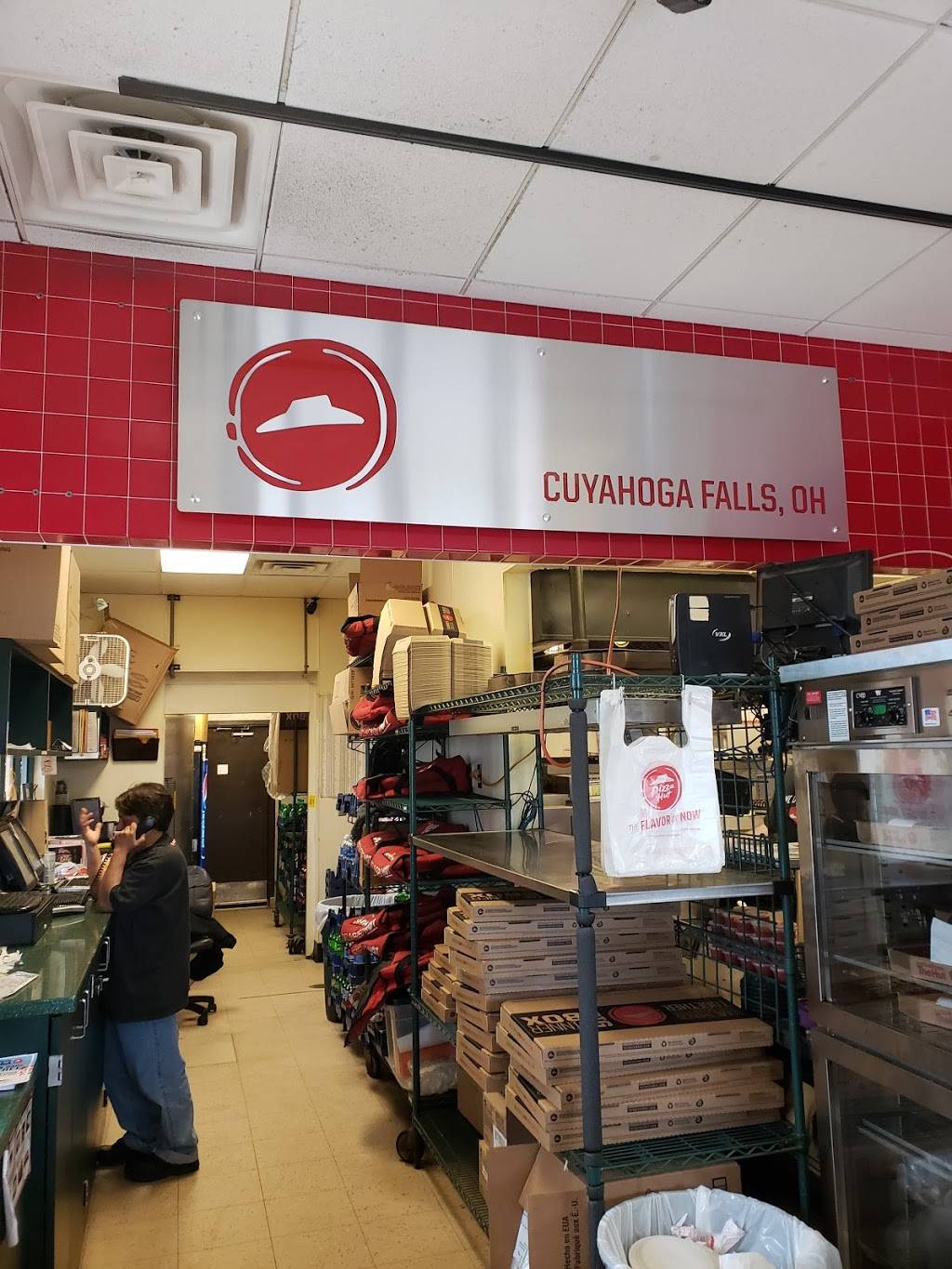 Pizza Hut | restaurant | 2893 State Street, Cuyahoga Falls, OH 44223, USA | 3309201880 OR +1 330-920-1880