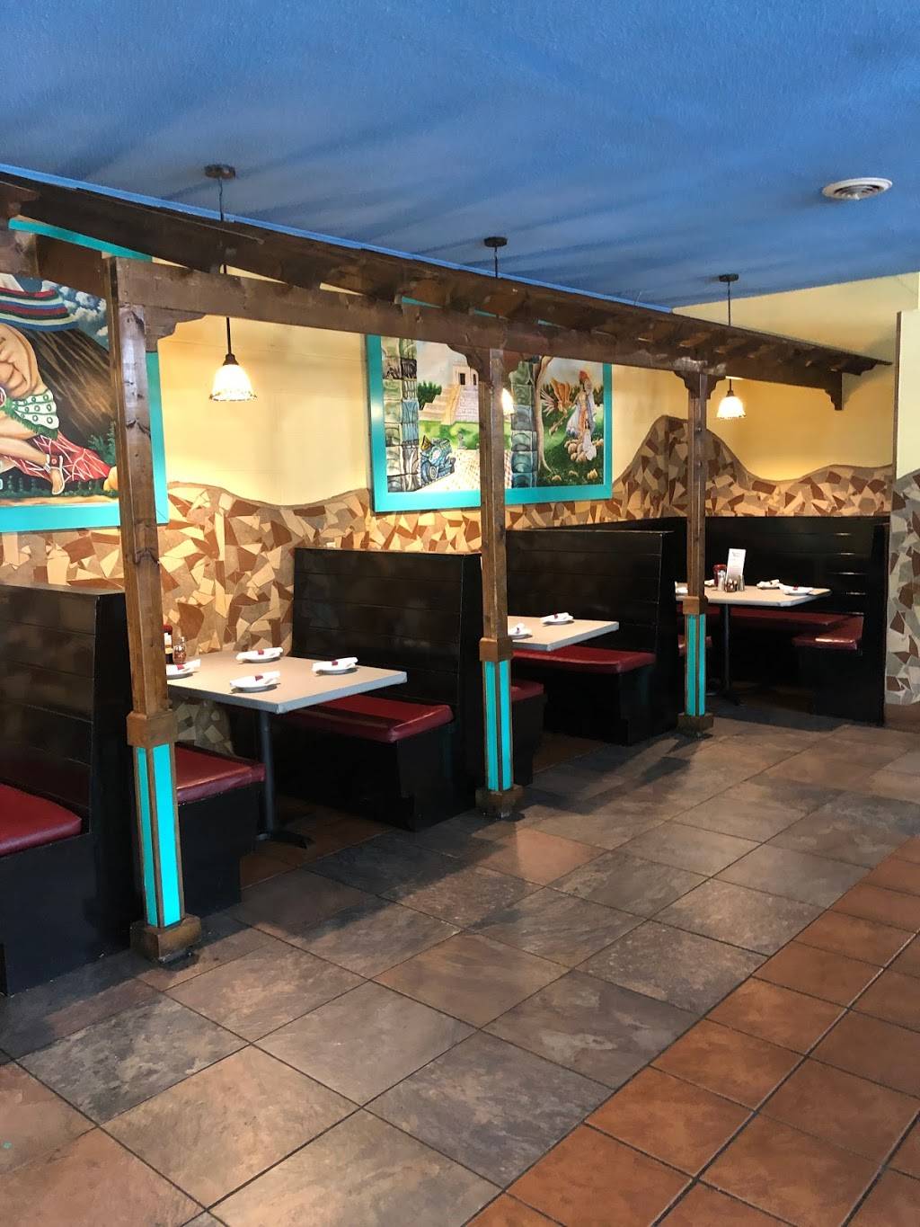 Varietes house | restaurant | 1386 Dolly Parton Pkwy, Sevierville, TN 37862, USA | 8653661302 OR +1 865-366-1302