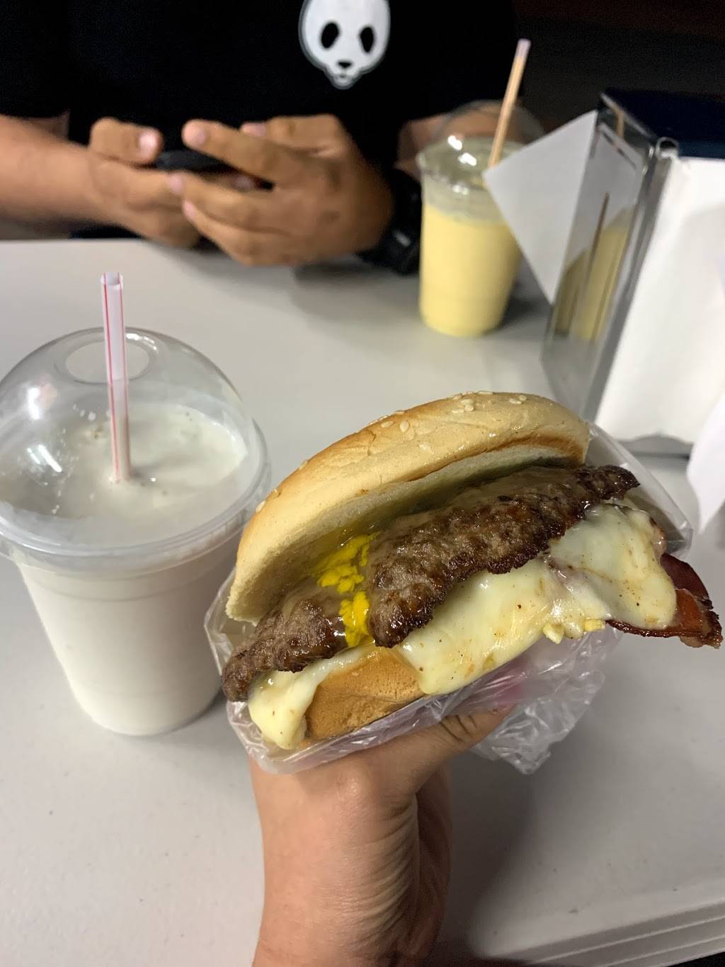 Medallo Perros y Hamburguesas | restaurant | 2116 Fry Rd, Houston, TX 77084, USA | 8328976884 OR +1 832-897-6884