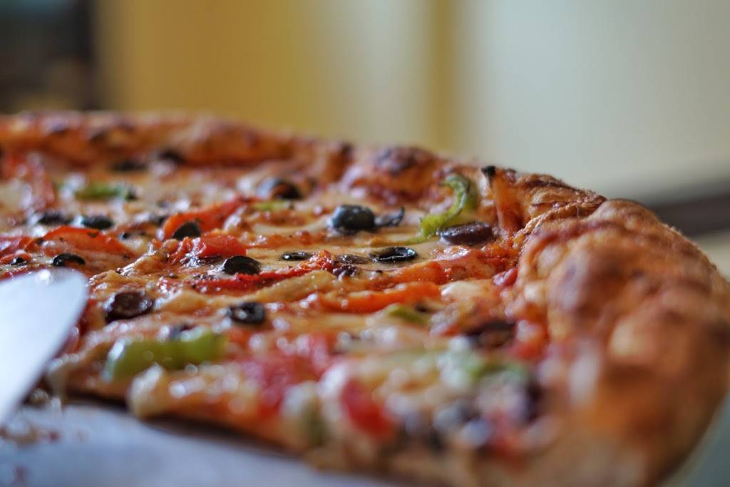 Marinis Pizza | restaurant | 7998, 12820 Walden Rd #5, Montgomery, TX 77356, USA | 9365825556 OR +1 936-582-5556