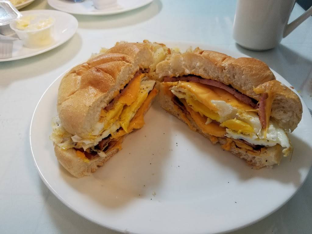 Blue Fountain Restaurant | restaurant | 734 Rte 37 W, Toms River, NJ 08755, USA | 7322405252 OR +1 732-240-5252