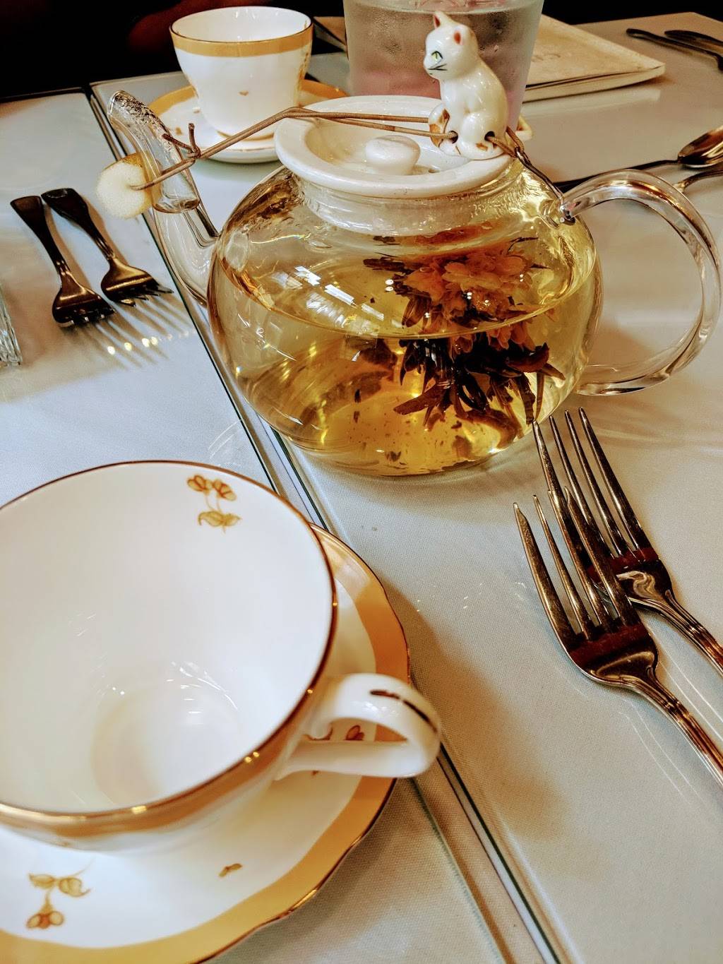 Chado Tea Room | restaurant | 6801 Hollywood Blvd Suite #209, Hollywood, CA 90028, USA | 3234728111 OR +1 323-472-8111