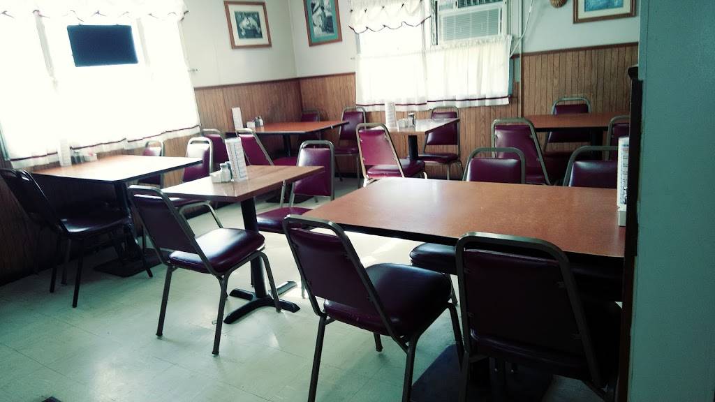 Carolyns Kitchen | restaurant | 1118 Old Lincoln Hwy, Bucyrus, OH 44820, USA | 4195623800 OR +1 419-562-3800