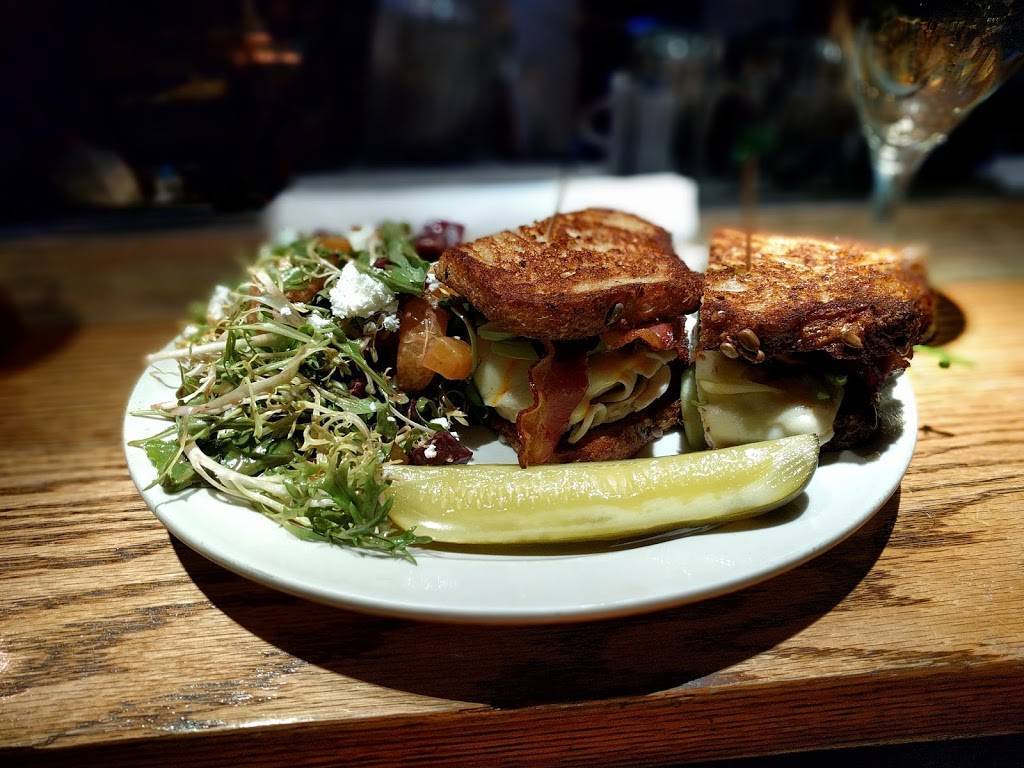 The Tombs | restaurant | 1226 36th St NW, Washington, DC 20007, USA | 2023376668 OR +1 202-337-6668