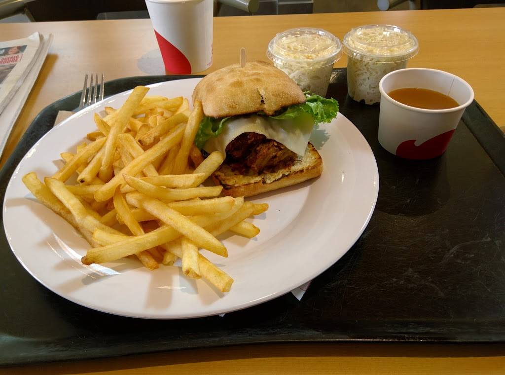 St-Hubert Express | restaurant | 1300 Boulevard Marcel-Laurin, Ville St-Laurent, QC H4R 1J9, Canada | 5143855555 OR +1 514-385-5555