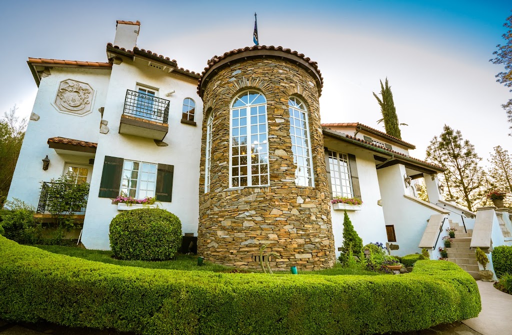 Chateau du Sureau | restaurant | 48688 Victoria Ln #9215, Oakhurst, CA 93644, USA | 5596836860 OR +1 559-683-6860