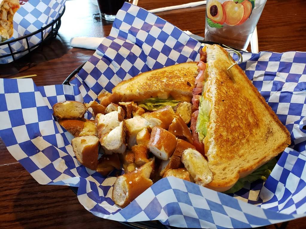 Peach Pit Bar + Grill | restaurant | 1800 McFarland Blvd E ~, Suite 500, Tuscaloosa, AL 35401, USA | 2057928790 OR +1 205-792-8790