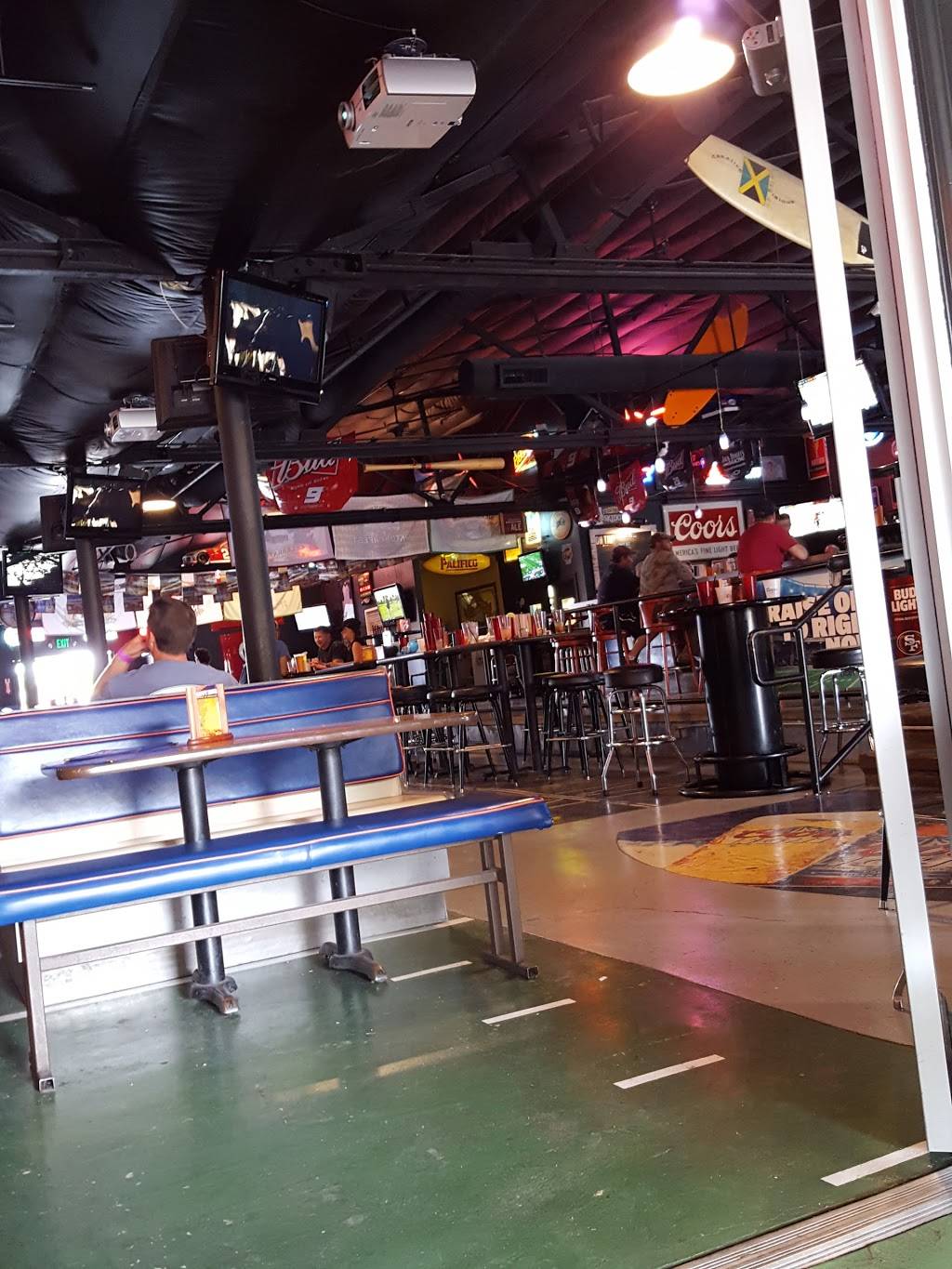 Bleachers Sports Bar & Grill | restaurant | 2167 Hilltop Dr A, Redding, CA 96002, USA | 5302226555 OR +1 530-222-6555