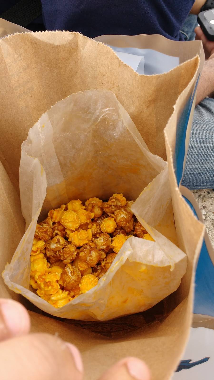 Garrett Popcorn Shops | meal takeaway | 27 W Jackson Blvd, Chicago, IL 60604, USA | 8884767267 OR +1 888-476-7267