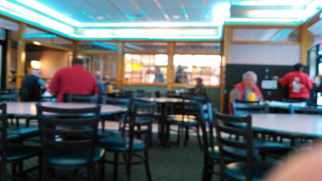 Bojangles Famous Chicken n Biscuits | restaurant | 7085 US-70, Newport, NC 28570, USA | 2522233592 OR +1 252-223-3592