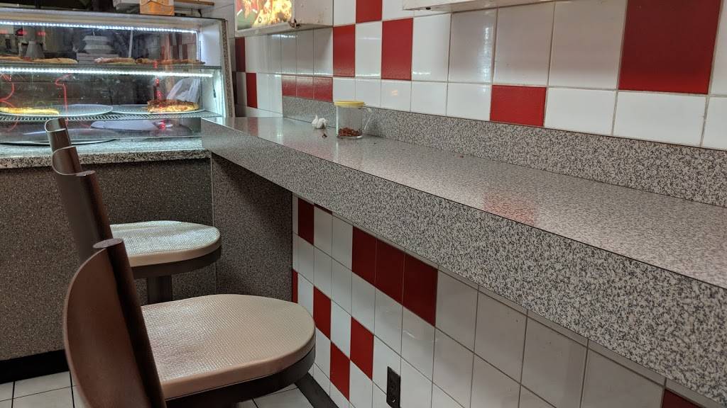 3 for 1 Pizza | restaurant | 3353 The Credit Woodlands, Mississauga, ON L5C 2K1, Canada | 9052757536 OR +1 905-275-7536